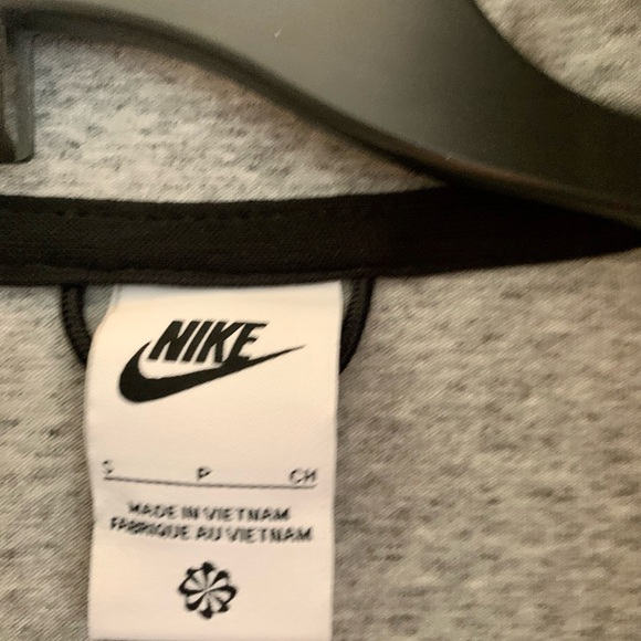 NWOT Nike Sportswear Tech Fleece 1/2 Zip Sweatshirt Gray Size Small - Picture 10 of 10